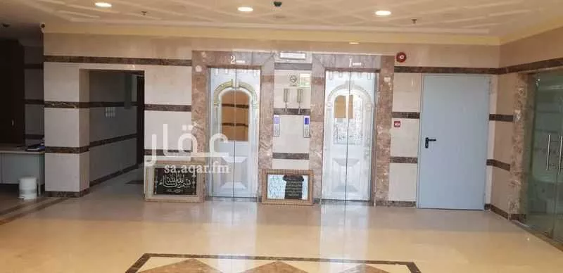 809 sqm building in Al Aziziyah 3