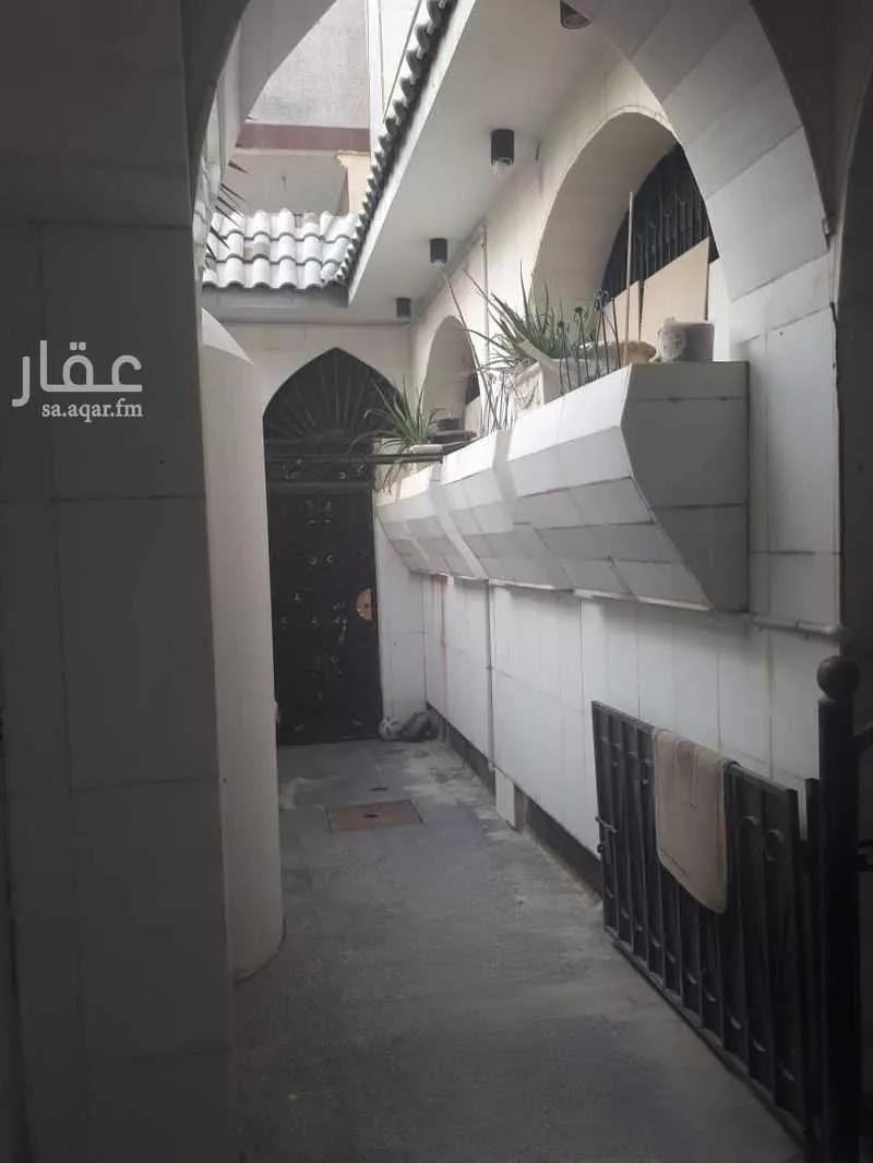 400 sqm building in Al Zahir 3