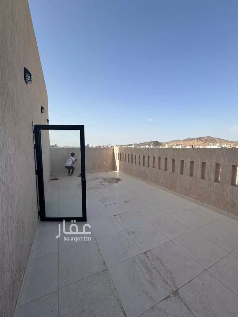 عمارة 283 م² في الملك فهد 20