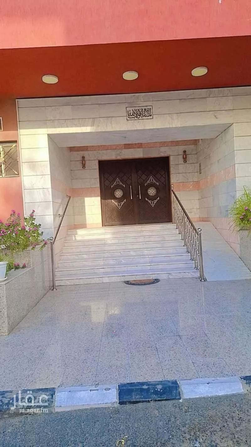 779 sqm building in Al Salamah 8