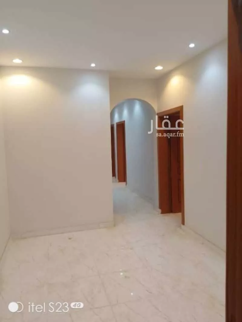عمارة 894 م² في الملك فهد 6