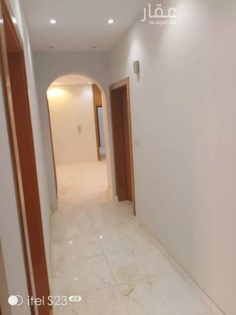 عمارة 894 م² في الملك فهد 8