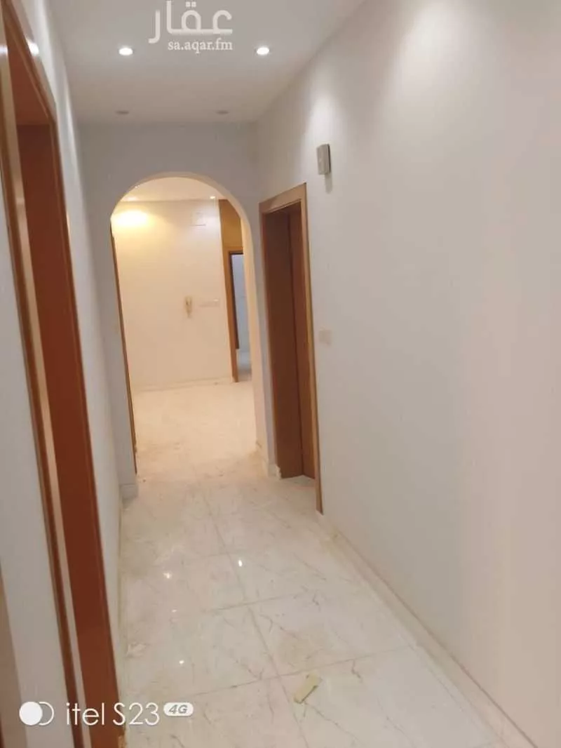 عمارة 894 م² في الملك فهد 9