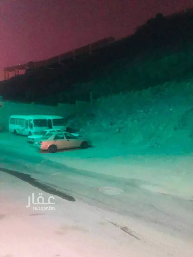 702 sqm land in Al Aziziyah 3