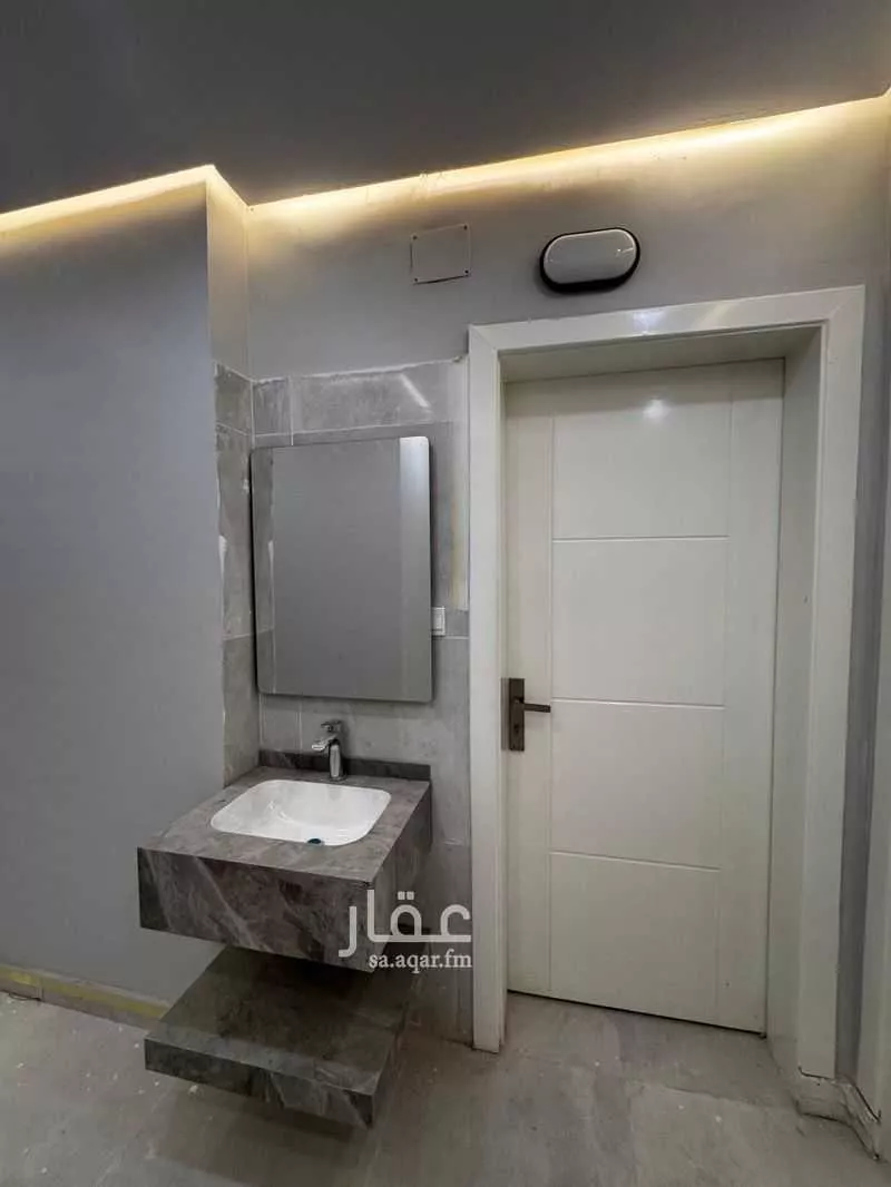عمارة 792 م² في الملك فهد 5