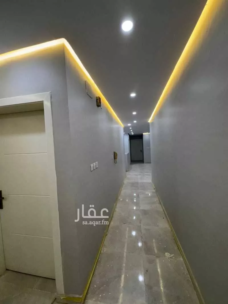 عمارة 792 م² في الملك فهد 8
