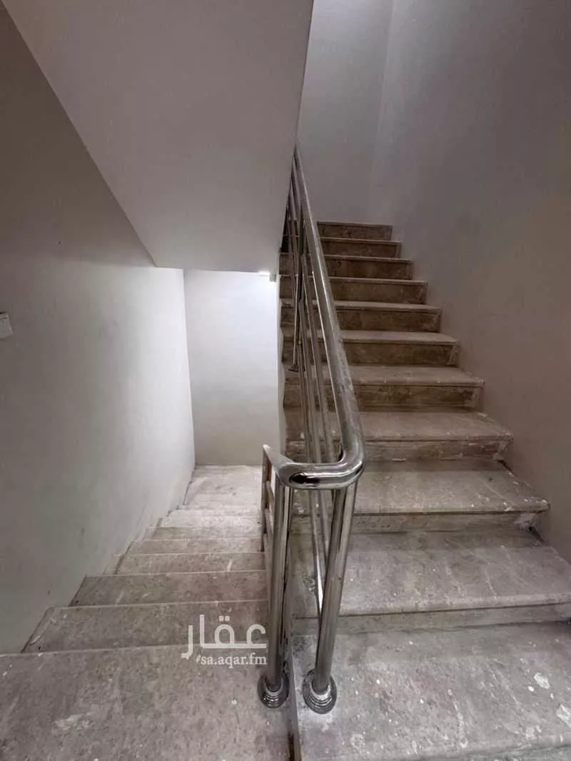 عمارة 792 م² في الملك فهد 9