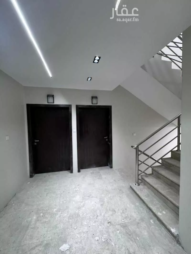 عمارة 792 م² في الملك فهد 10