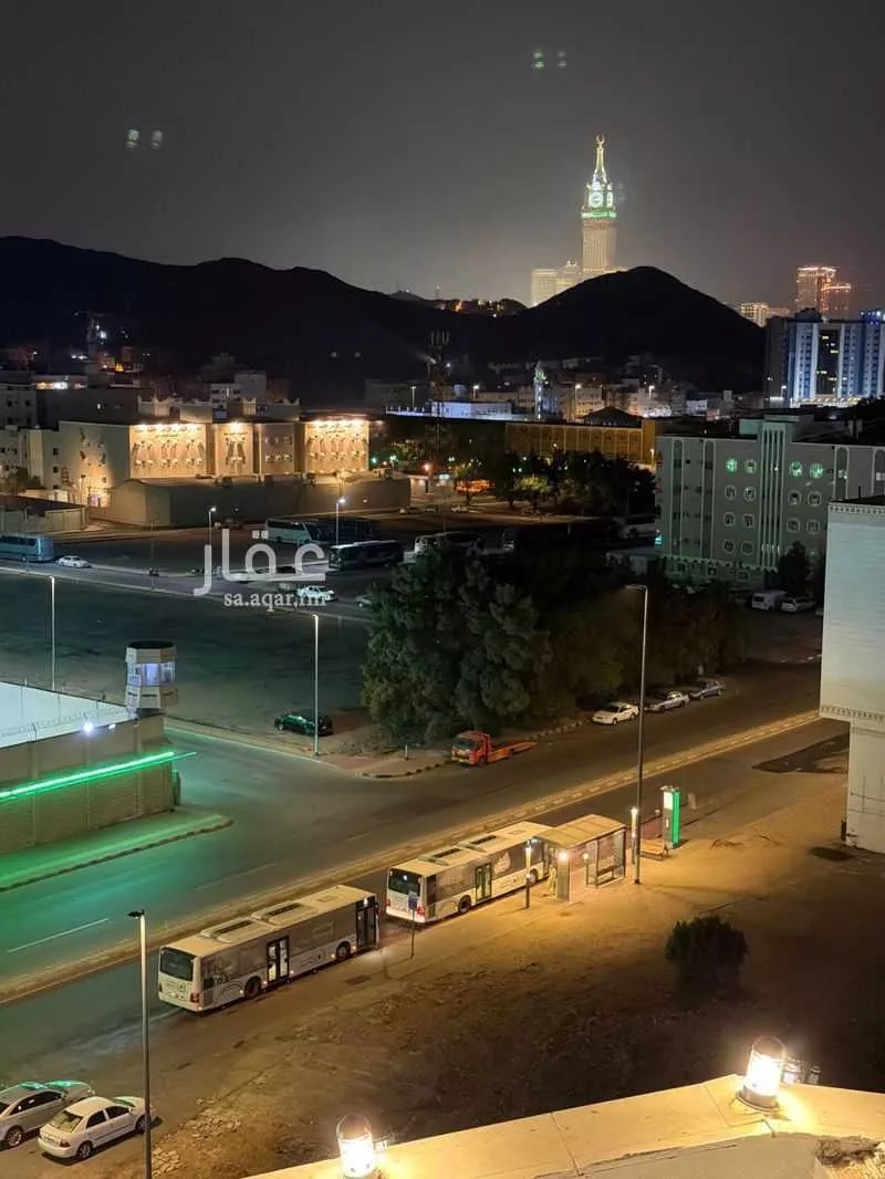 عمارة 604 م² في الشهداء 11