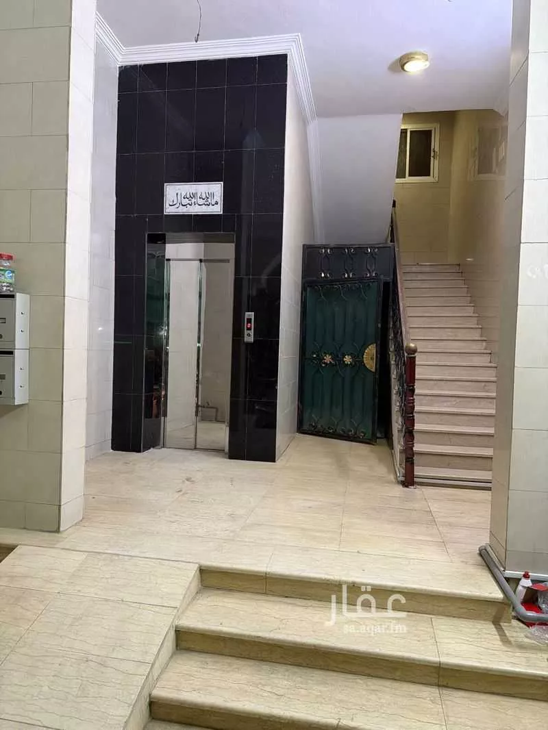 عمارة 604 م² في الشهداء 4