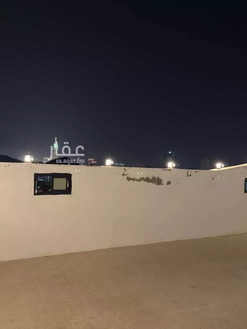 عمارة 604 م² في الشهداء 10