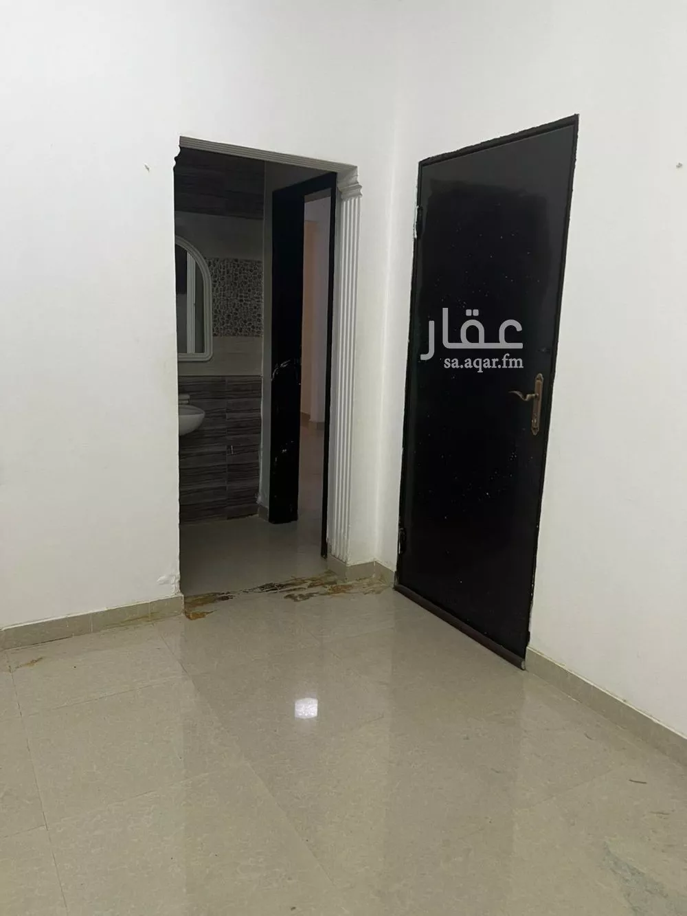 3 bedroom floor in Dhahrat Laban 5