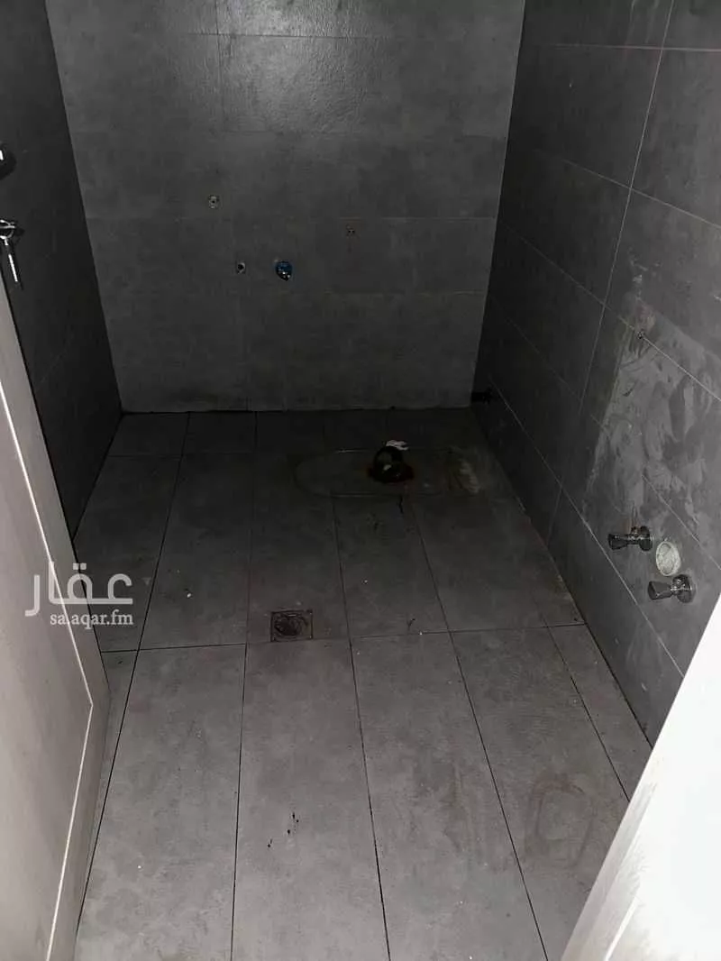 محل 700 م² في المحمدية 8