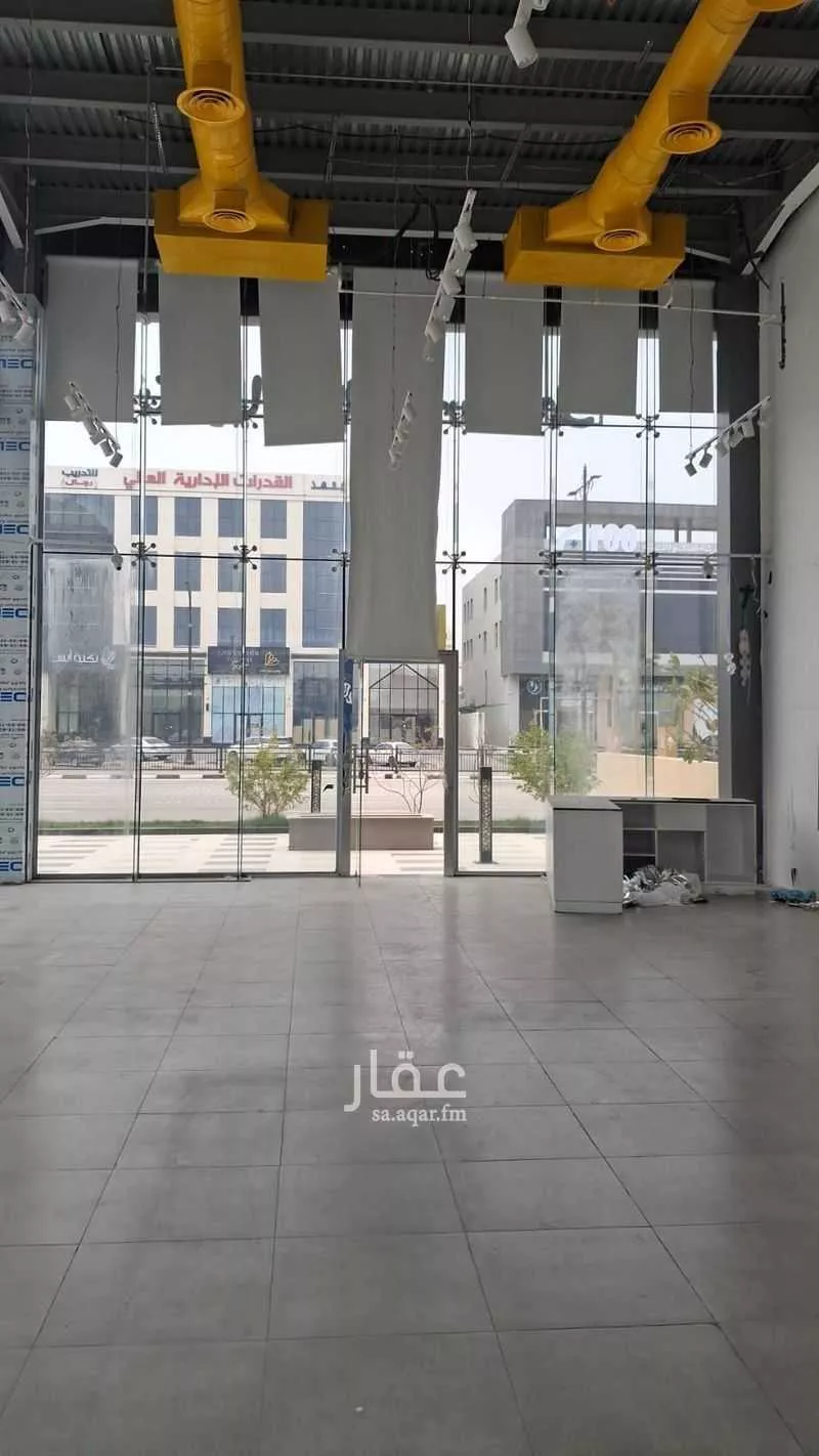 محل 185 م² في الشاطئ الشرقي 7