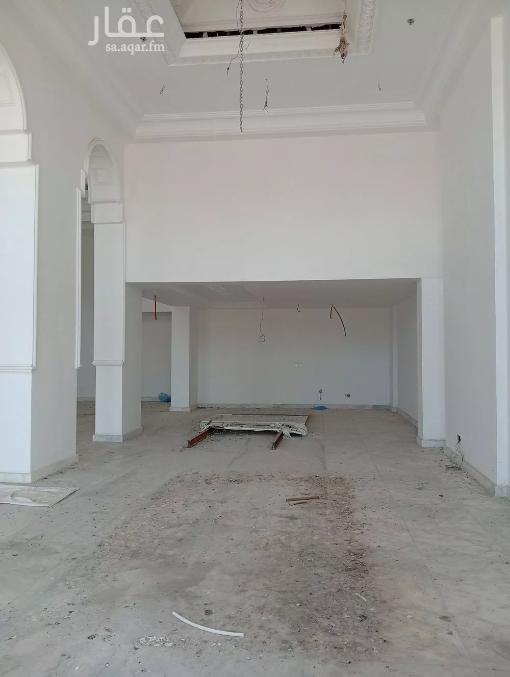 1962 sqm shop in East Beach 2