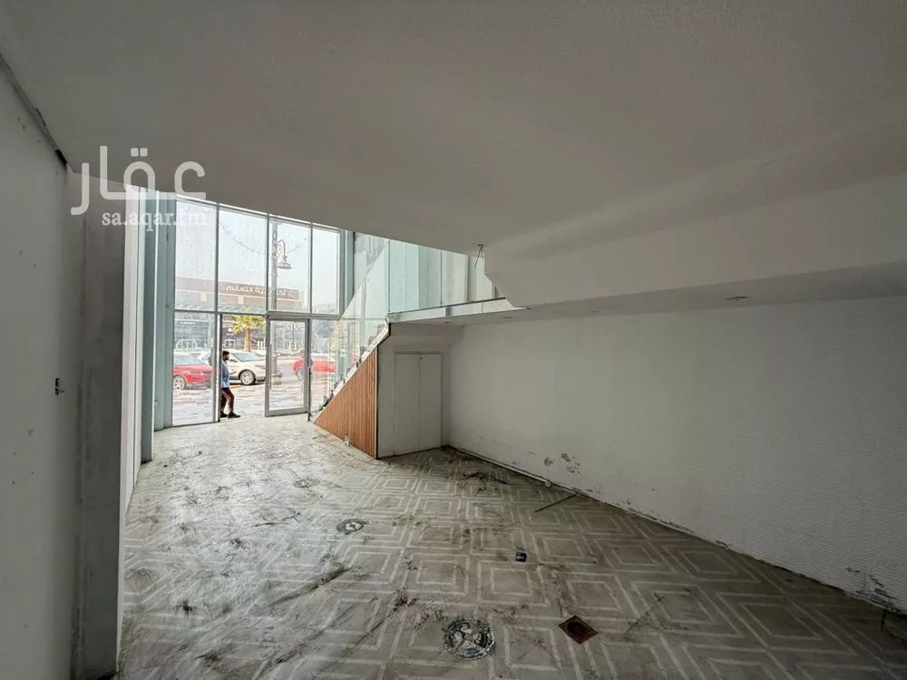 140 sqm shop in Al Mazrouiyah 3