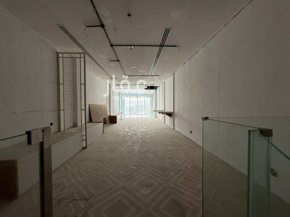 140 sqm shop in Al Mazrouiyah 4
