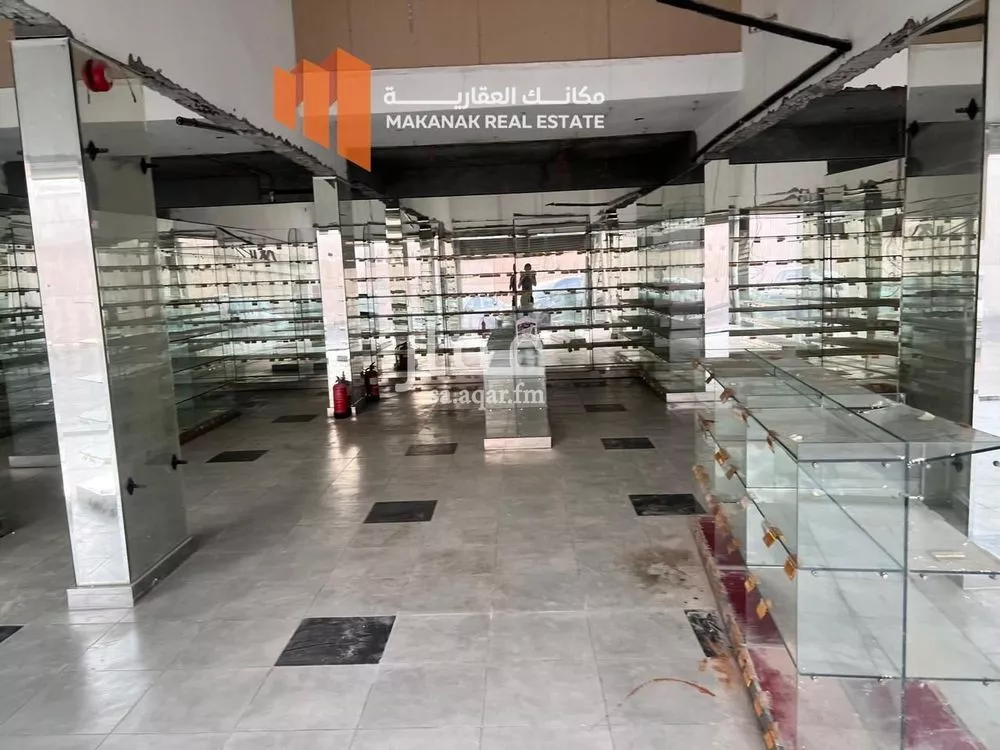 1043 sqm shop in Al Fardus 4