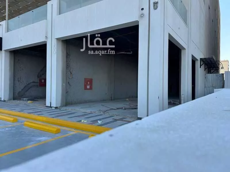 محل 120 م² في العزيزية 5