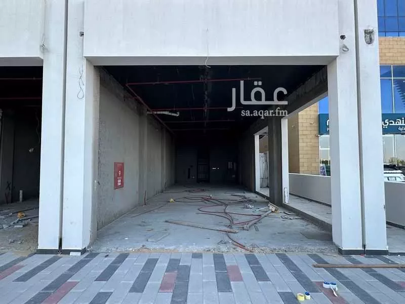 محل 120 م² في العزيزية 6