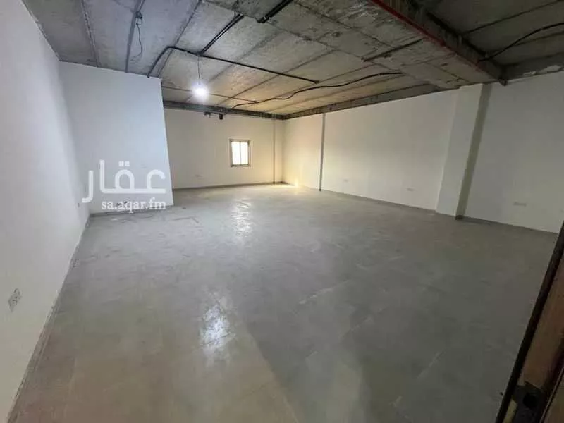 محل 126 م² في المريكبات 7