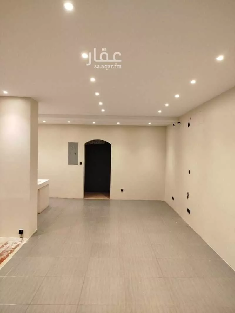 910 sqm shop in Al Jamiyin 6
