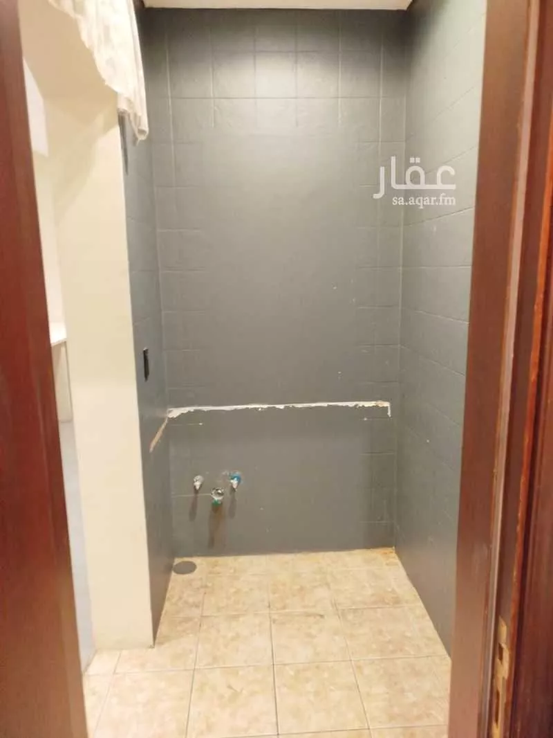 910 sqm shop in Al Jamiyin 8