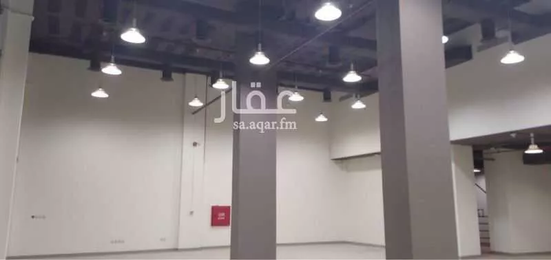 محل 129 م² في الشاطئ الغربي 7