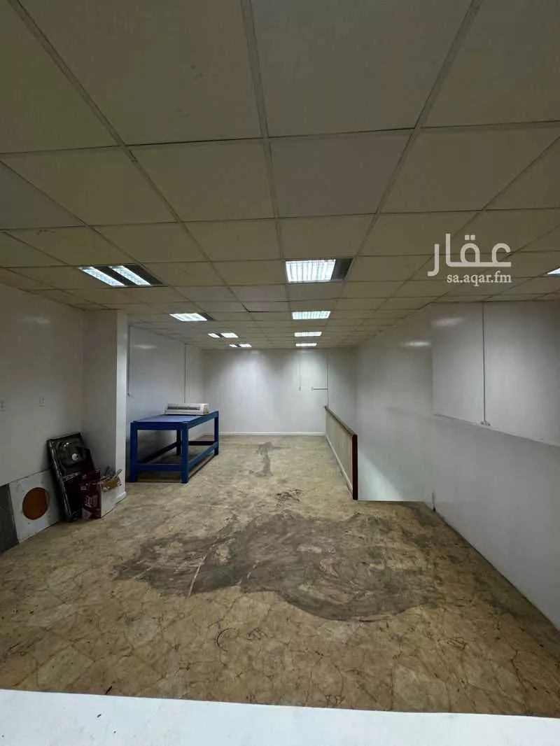 محل 100 م² في مدينة العمال 2