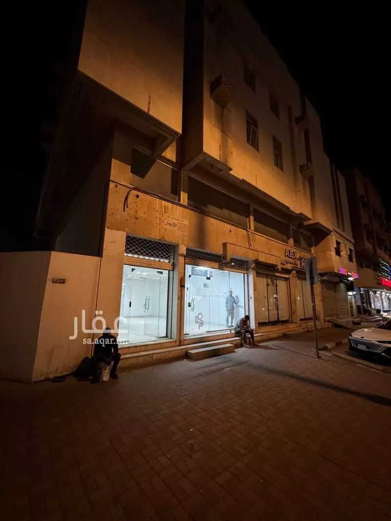محل 100 م² في مدينة العمال 4