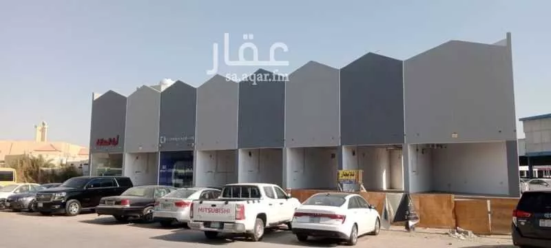 محل 645 م² في ضاحية الملك فهد 2