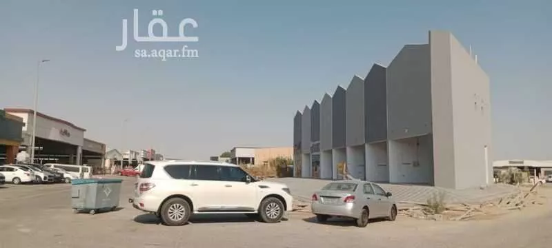 محل 645 م² في ضاحية الملك فهد 3