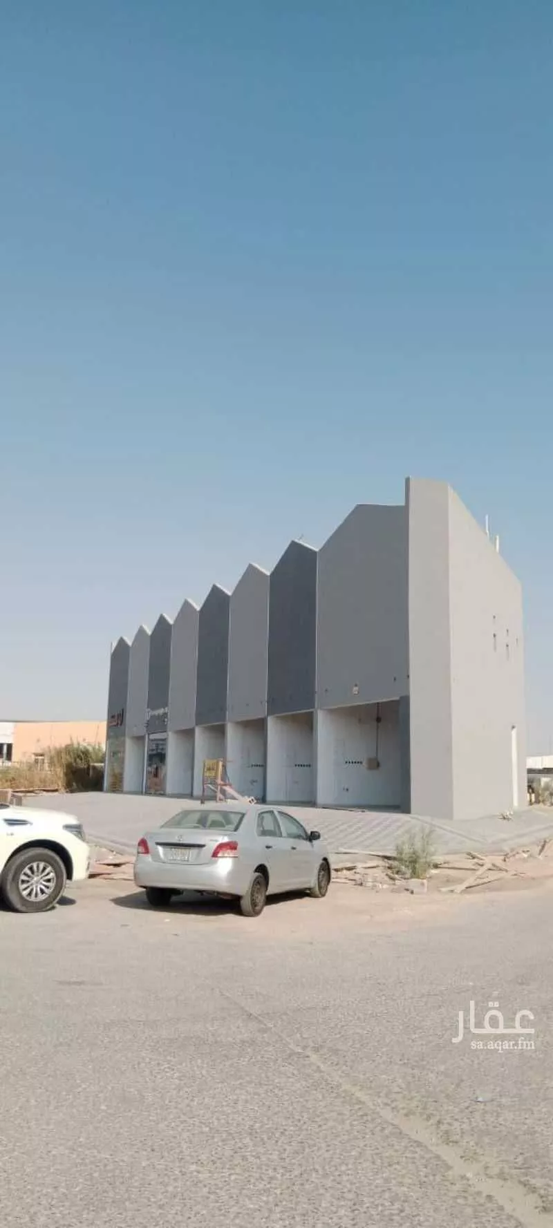 محل 645 م² في ضاحية الملك فهد 5