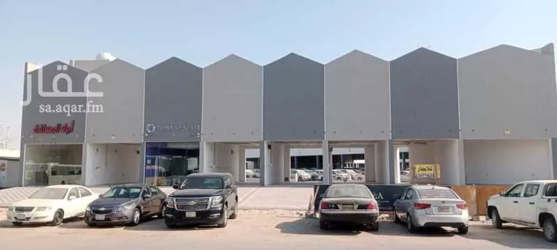 محل 645 م² في ضاحية الملك فهد 6