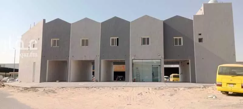 محل 645 م² في ضاحية الملك فهد 7