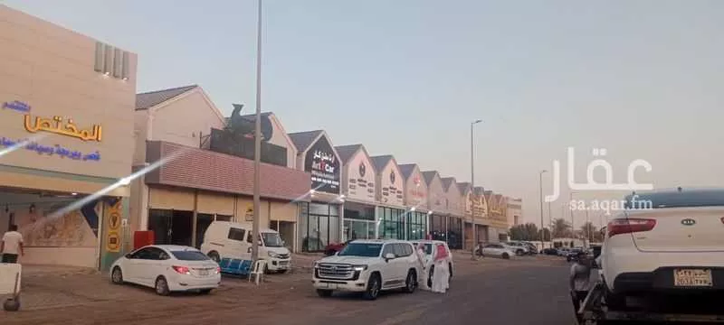 محل 500 م² في ضاحية الملك فهد 9