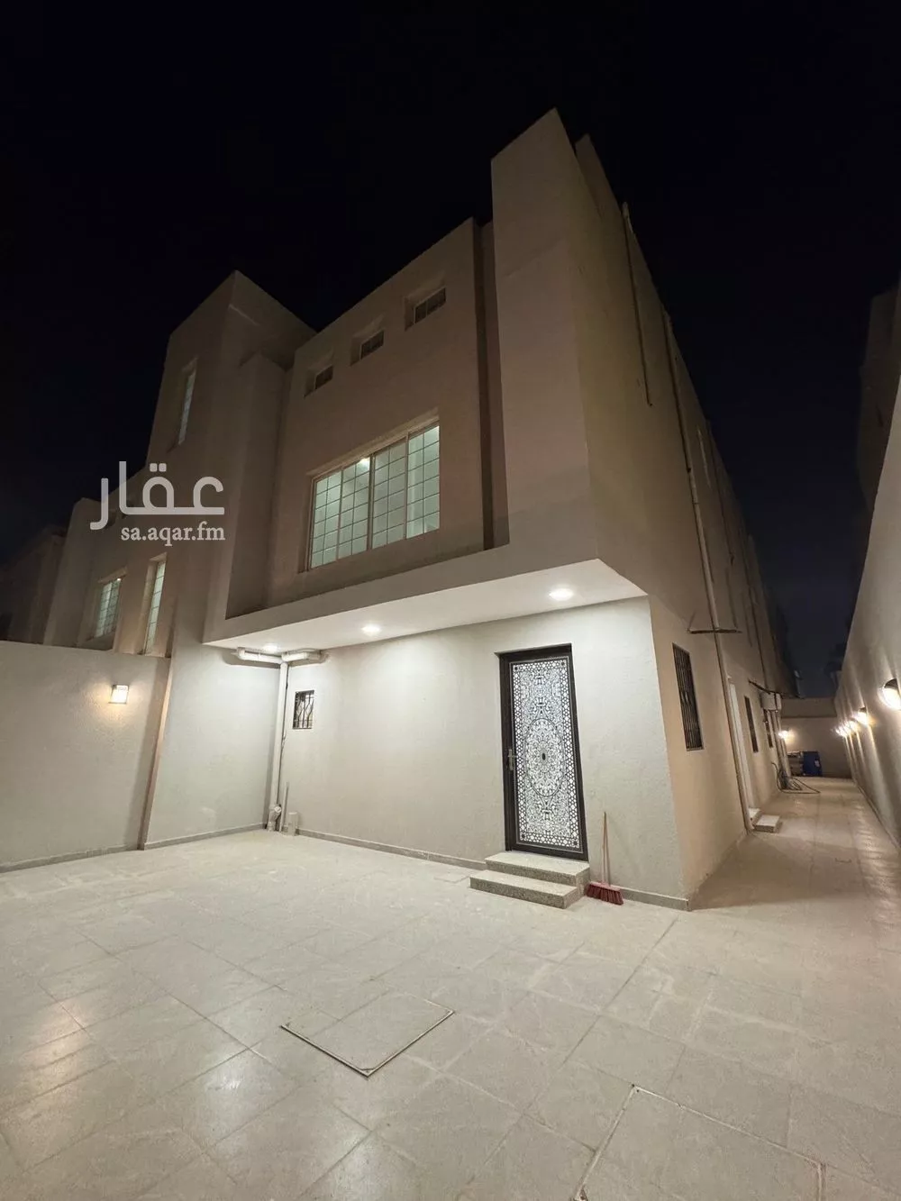 500 sqm building in Dahiat King Fahd 8