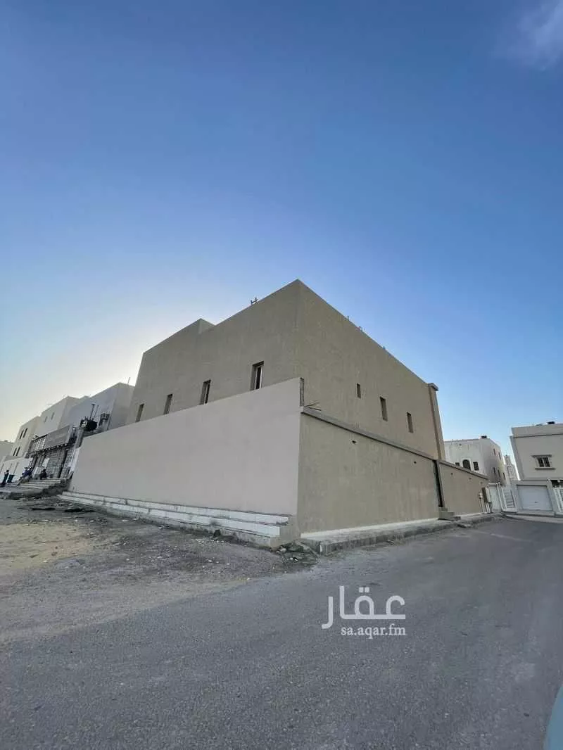537 sqm building in Dahiat King Fahd 2