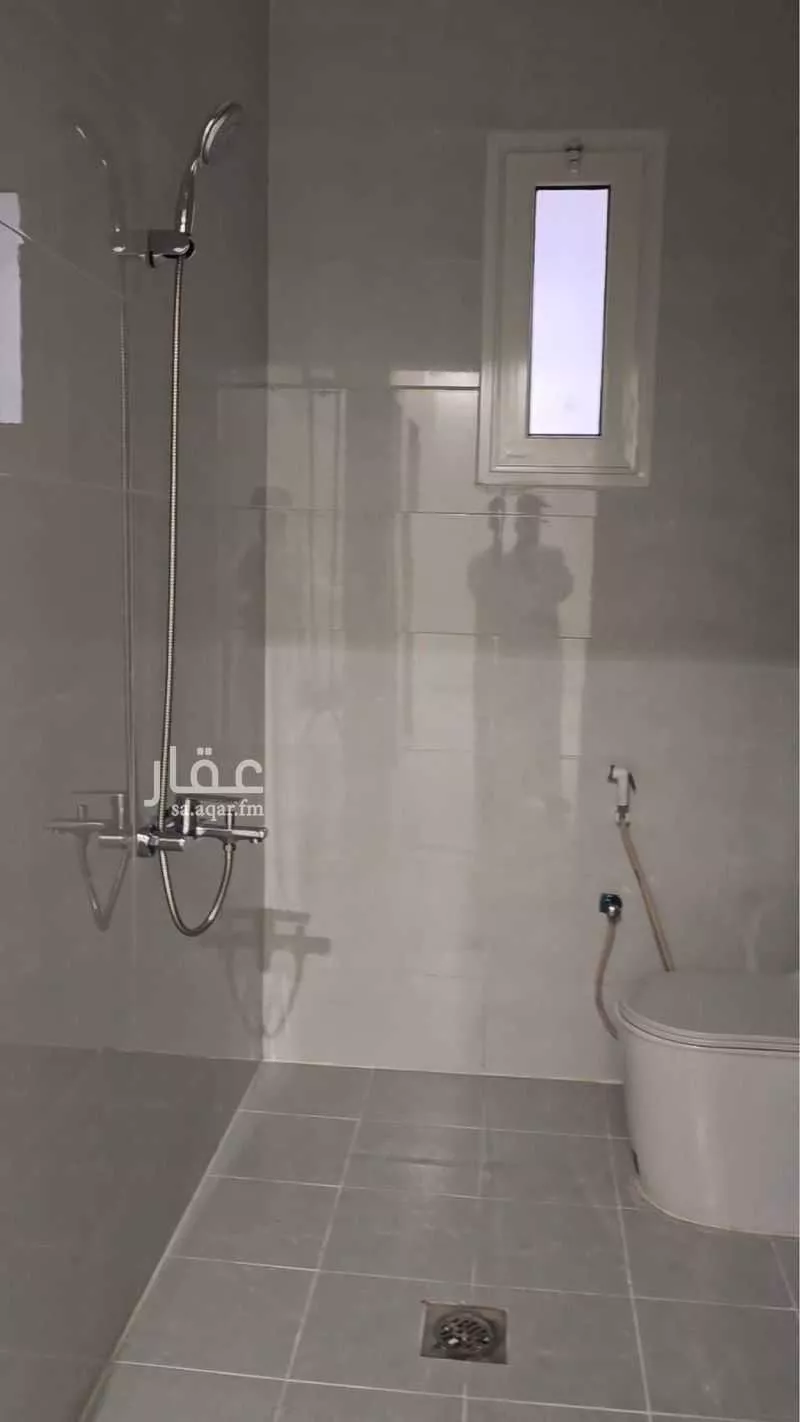 537 sqm building in Dahiat King Fahd 11
