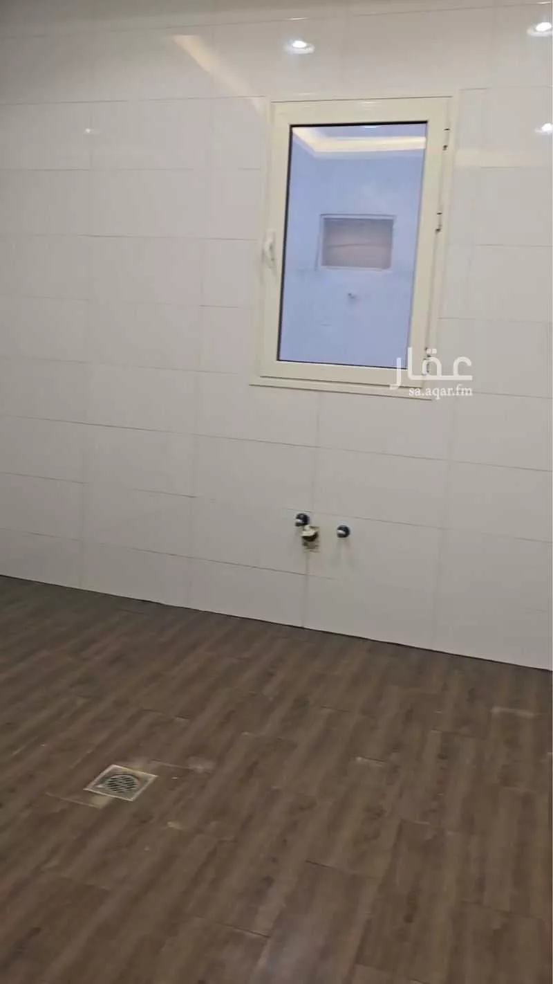 537 sqm building in Dahiat King Fahd 4