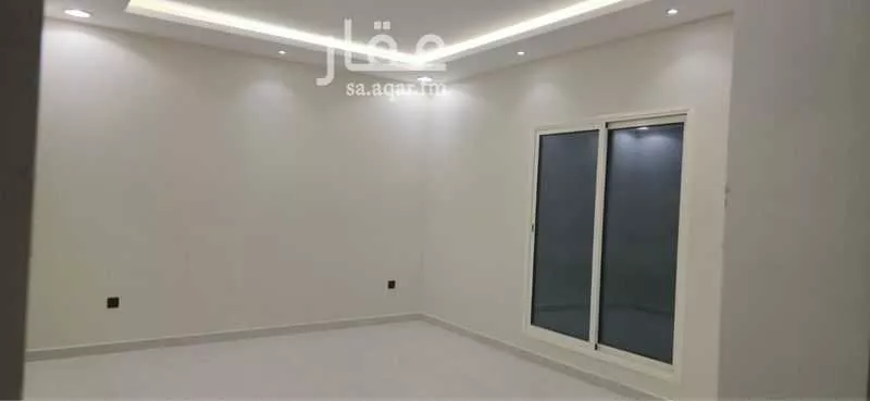 537 sqm building in Dahiat King Fahd 5