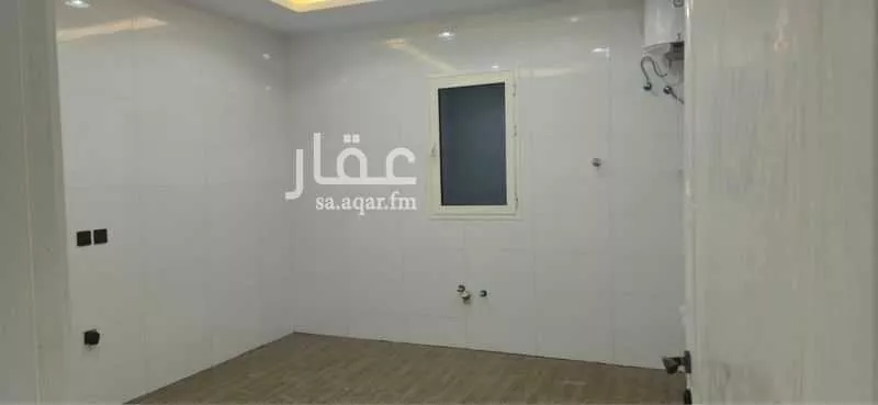 537 sqm building in Dahiat King Fahd 8