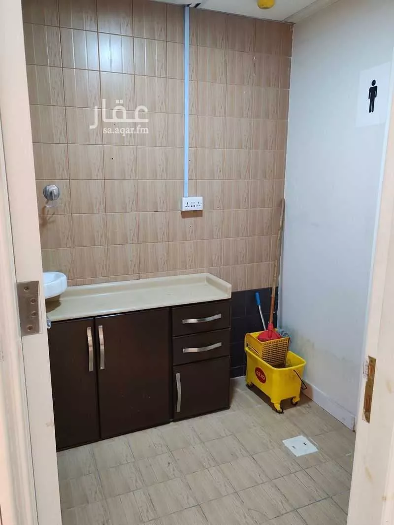 2424 sqm office in Al Aziziyah 7
