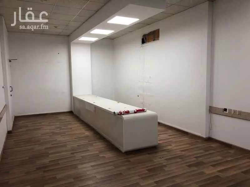 مكتب 267 م² في السوق 6
