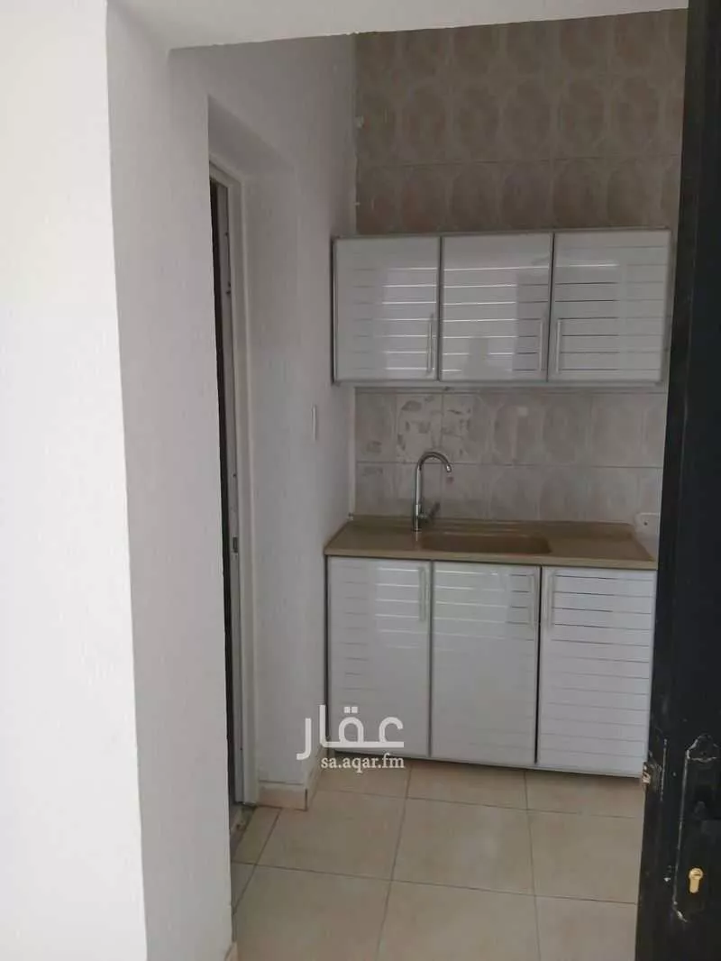 عمارة 600 م² في الروضة 4