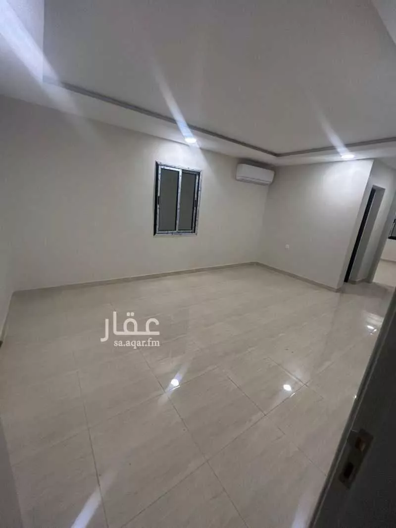 عمارة 927 م² في الجامعيين 7