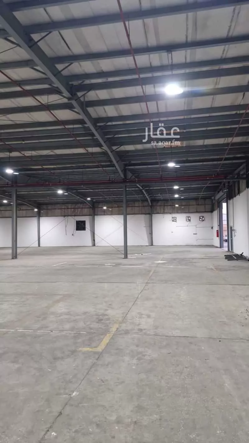 مستودع 21700 م² في النورس 4