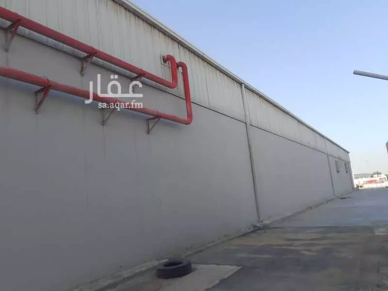 مستودع 21700 م² في النورس 8