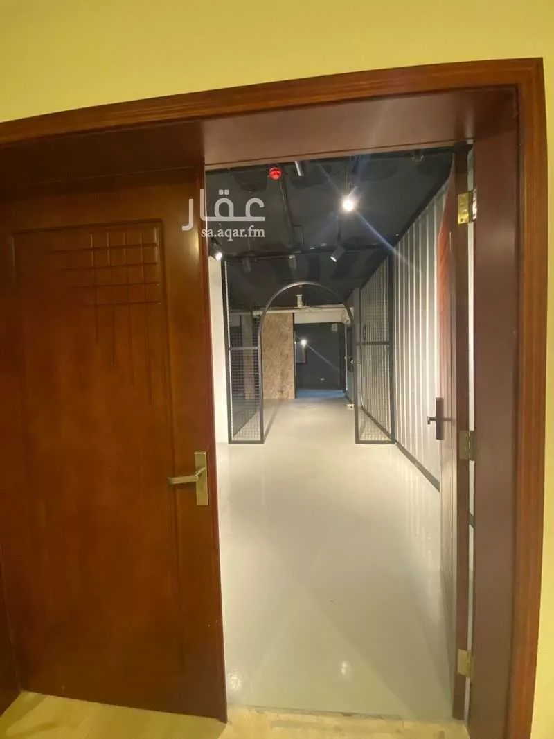 130 sqm office in Tihamah 6