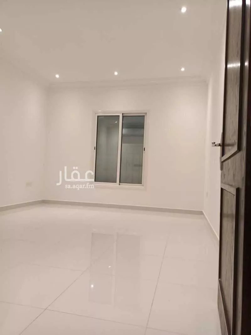 847 sqm building in Al Qusur 15
